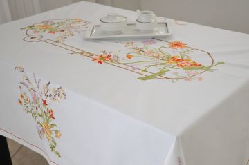 Nappe brodée 170x250 blanche fleurs de champs