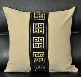 Housse de coussin brodée beige, velours noir, 43x43cm