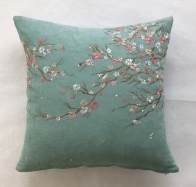 Housse de coussin  brodée branches amandier 43x43 velours ciel