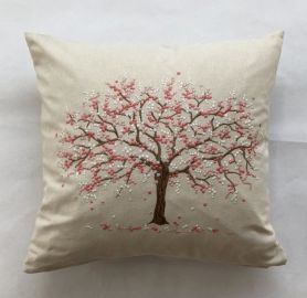 Housse de coussin  brodée amandier 43x43 écru