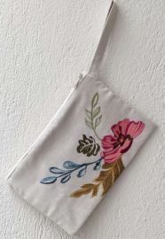 Trousse de toilette brodée fleurs 15x25 écru