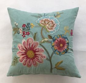 Housse de coussin  brodée fleurs  43x43 velours ciel