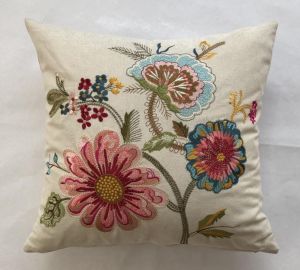 Housse de coussin  brodée fleurs  43x43 écrue