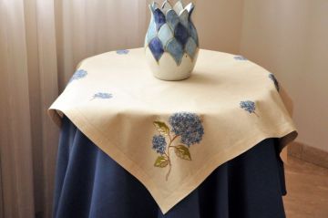 Carré brodé 80x80 Lin hortensia bleue